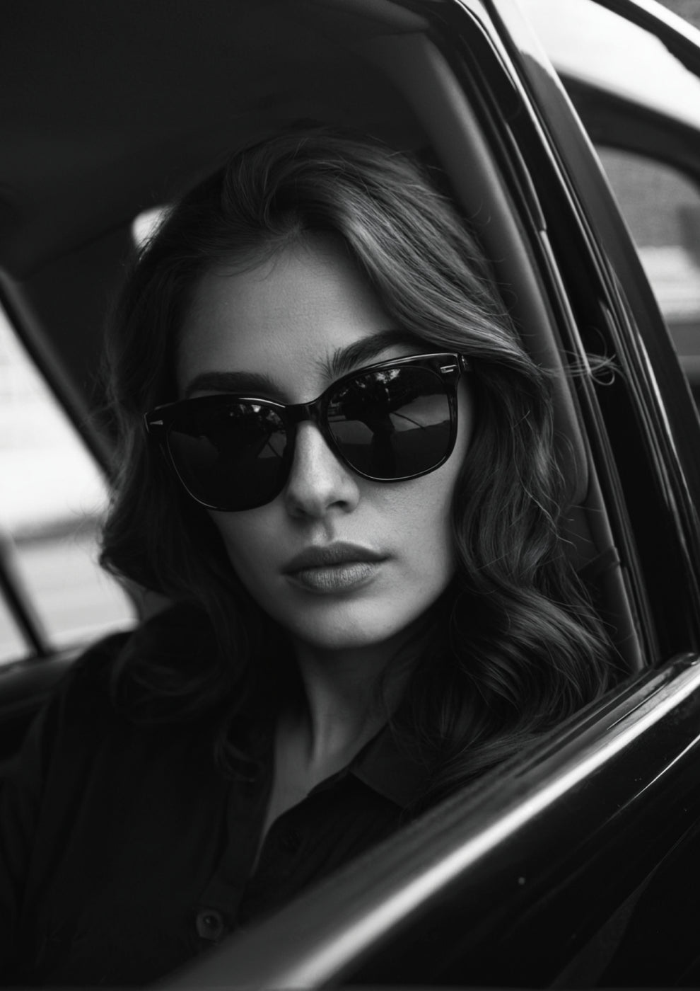 Elegant Black and White Portrait of a Woman in Sunglasses