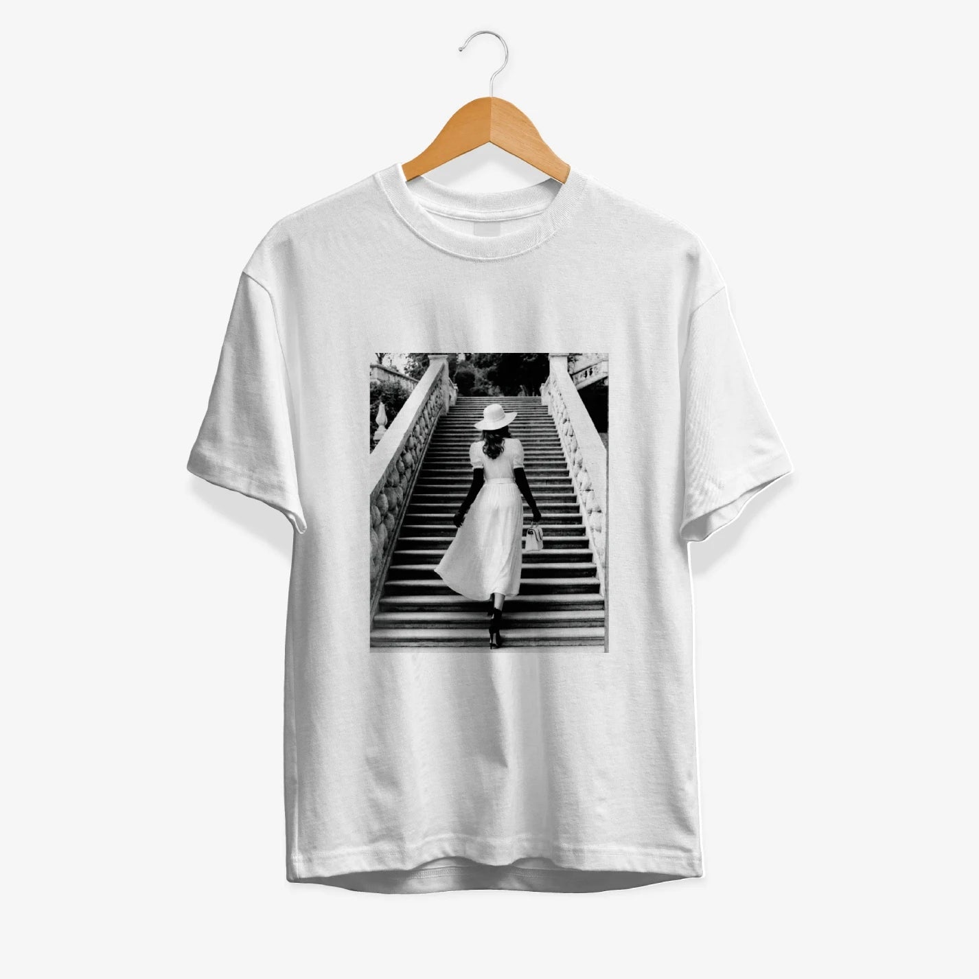 T-Shirt - Timeless Elegance - heyvidashop